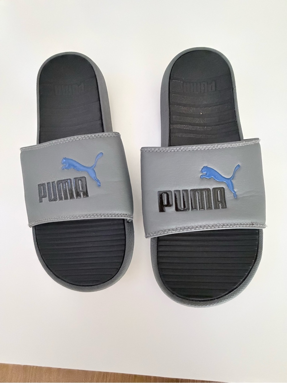 Puma mans slides size 9